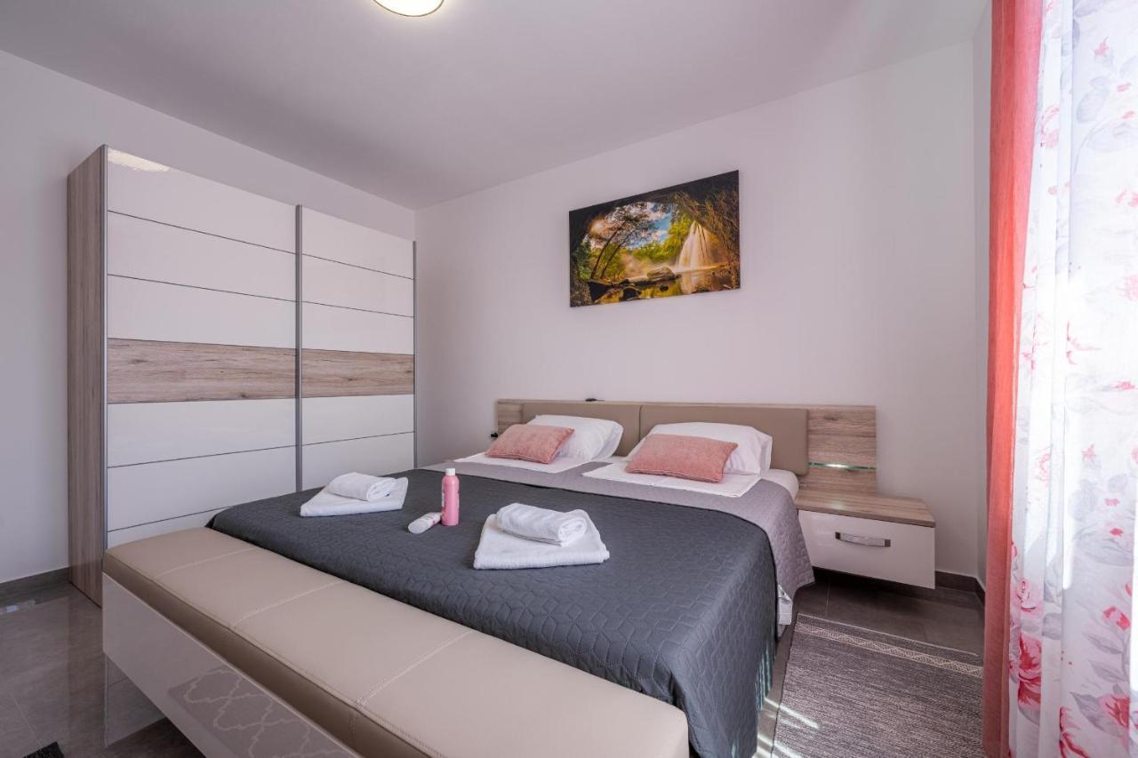 Domus Alba Apartments Pola Esterno foto