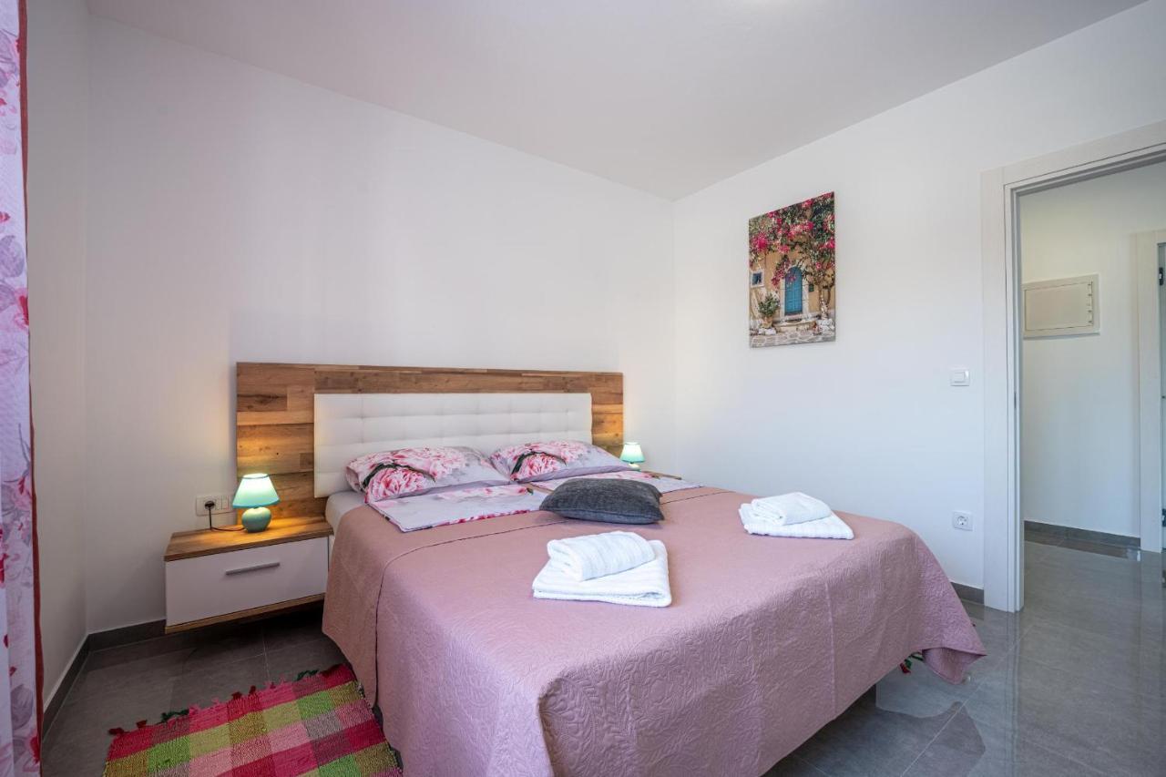 Domus Alba Apartments Pola Esterno foto
